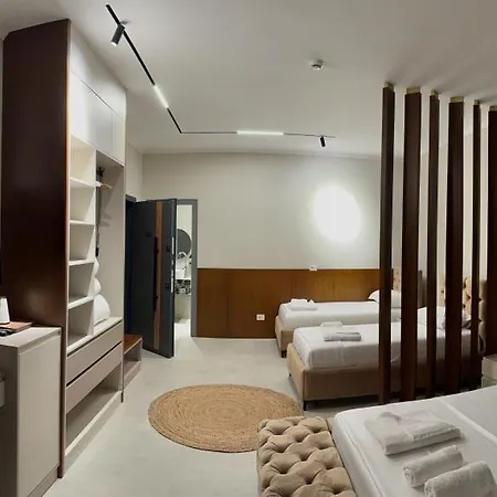 Anchor Luxury מלון