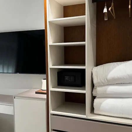 Anchor Luxury 4* Vlorë