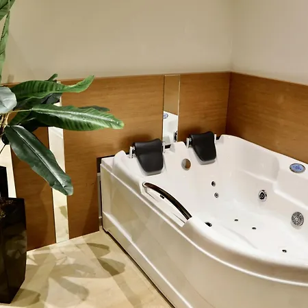 Anchor Luxury 4* Vlorë