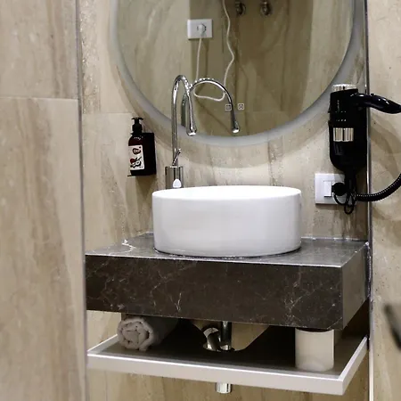 Anchor Luxury מלון 4*