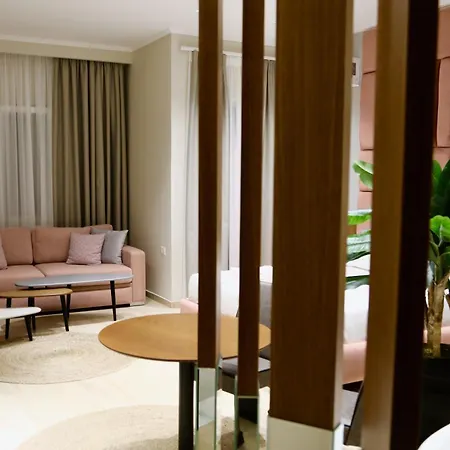 מלון Anchor Luxury 4*