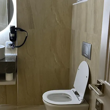 Anchor Luxury מלון