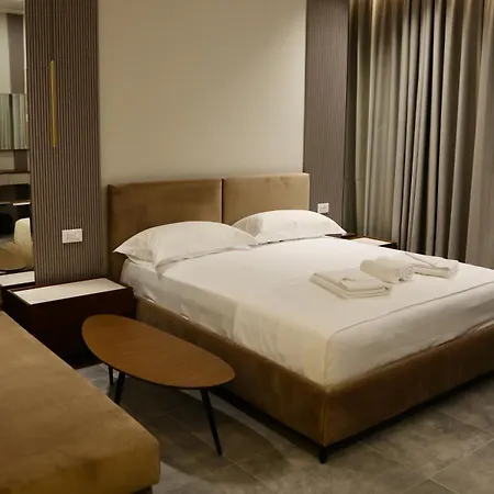 מלון Anchor Luxury 4*