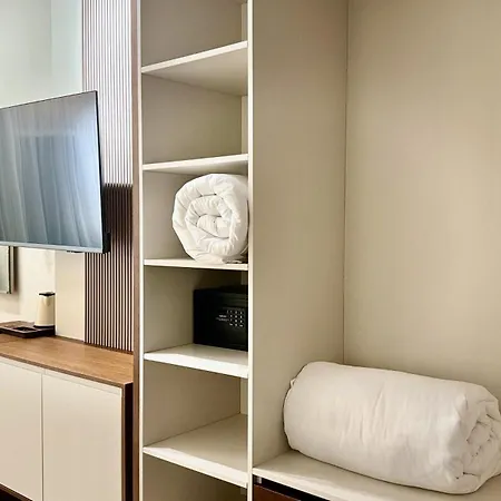 Anchor Luxury מלון