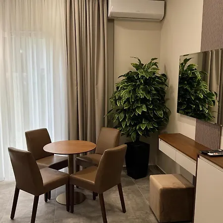 Anchor Luxury מלון