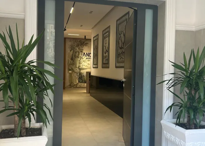 Отель Anchor Luxury