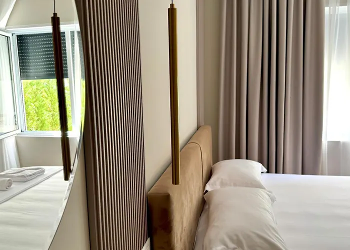 Отель Anchor Luxury